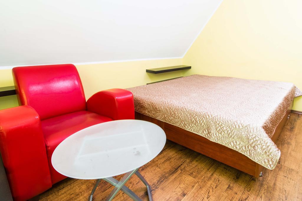 Red Apartment Wrocław Rum bild